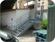 Escalier industriel clinique St Michel  Toulon + portillon code.